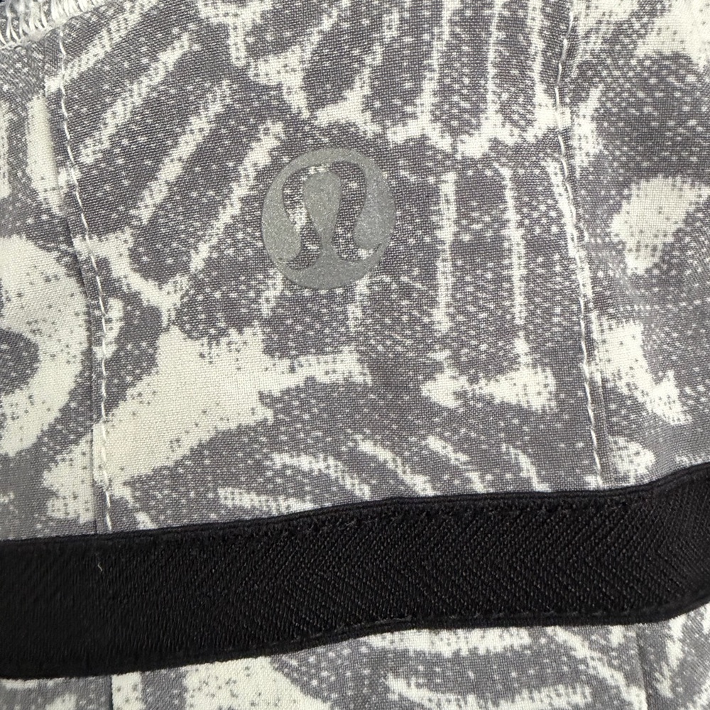 Lululemon Run: Pace Setter Skirt (Regular)
Beachy Floral White Fossil / Black - Picture 6 of 8